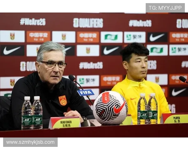 武磊出席第40届新民晚报杯颁奖仪式 荣膺全明星战队队长身份 武磊出席第40届新民晚报杯颁奖仪式 荣膺全明星战队队长身份